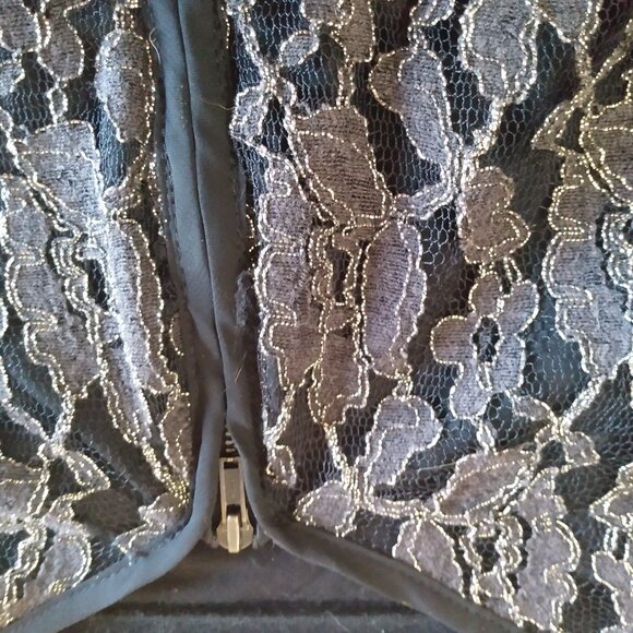 Maurices Plus Size 2 Black Zip V Neck Metallic Lace 3/4 Sleeve StretchTop - Picture 9 of 11